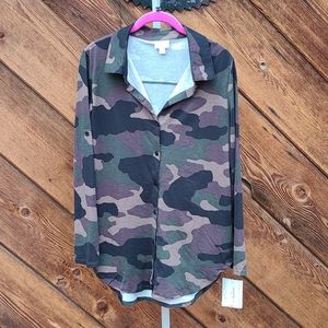 LULAROE 235 VALENTINA CAMO BUTTON DOWN